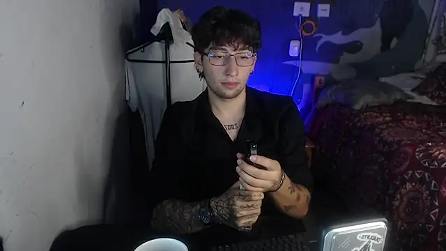 Snapshot of Dereck_Dickson chatting on December 2025 03:00:02 AM Dereck Dickson online show from December 2025 03:00:02 AM