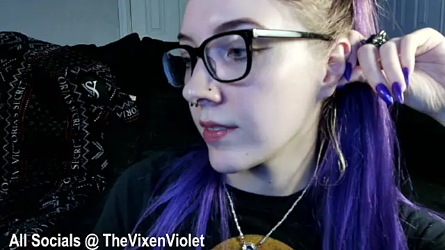 Snapshot of thevixenviolet chatting on December 2024 05:17:01 AM thevixenviolet online show from December 2024 05:17:01 AM
