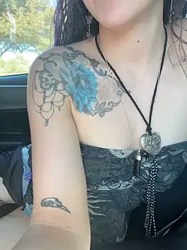 Snapshot of thevixenviolet chatting on June 2026 10:40:02 PM thevixenviolet online show from June 2026 10:40:02 PM