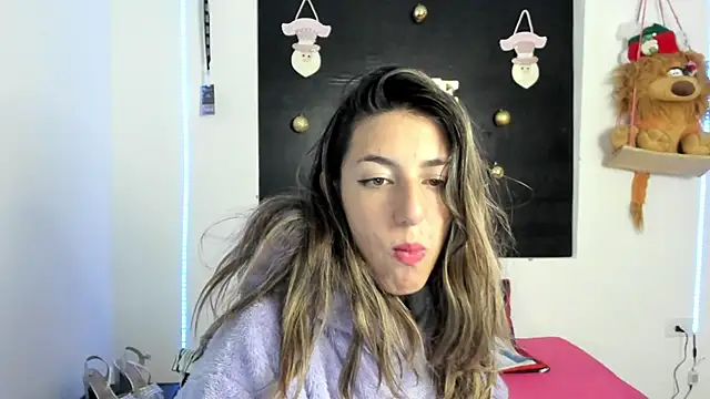 Snapshot of queen-natty chatting on December 2024 03:43:01 AM queen-natty online show from December 2024 03:43:01 AM