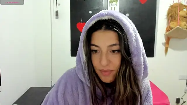 Snapshot of queen-natty chatting on January 2025 03:22:01 AM queen-natty online show from January 2025 03:22:01 AM