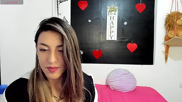 Snapshot of queen-natty chatting on January 2025 04:02:02 AM queen-natty online show from January 2025 04:02:02 AM