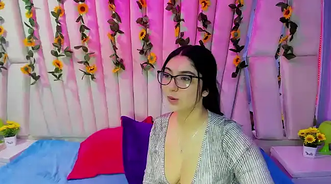 Snapshot of Lucy_Anall_ chatting on January 2025 09:51:02 PM Lucy Anall online show from January 2025 09:51:02 PM