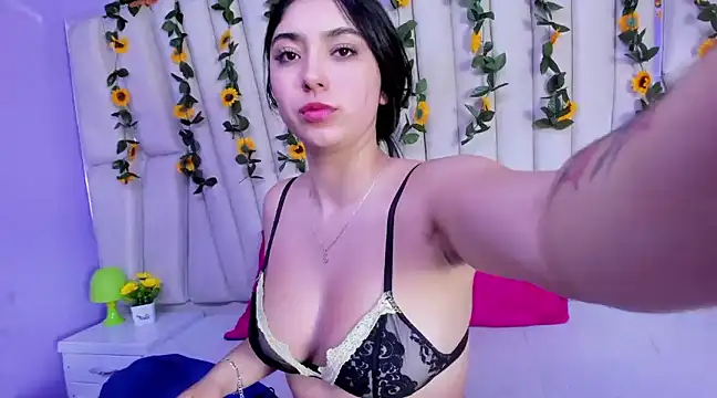 Snapshot of Lucy_Anall_ chatting on February 2025 12:22:02 AM Lucy Anall online show from February 2025 12:22:02 AM