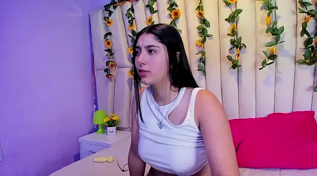 Snapshot of Lucy_Anall_ chatting on February 2025 01:00:01 AM Lucy Anall online show from February 2025 01:00:01 AM