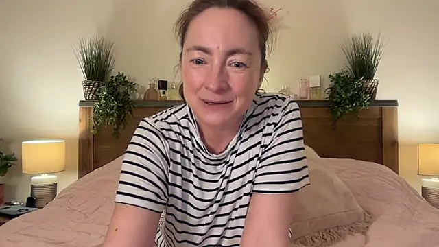 LouiseTswing online show from December 2024 02:44:01 PM