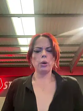 livelovelanaUk online show from December 2024 02:17:02 PM