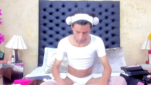 Snapshot of NahomiWhitel chatting on November 2025 03:03:02 PM NahomiWhitel online show from November 2025 03:03:02 PM