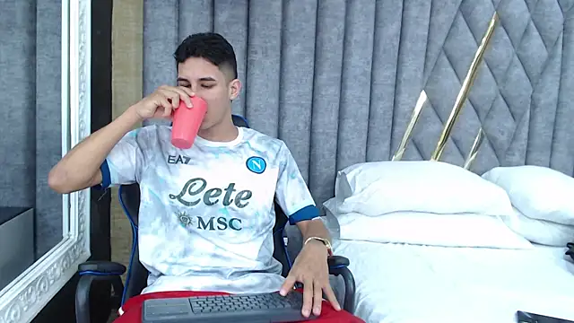 Snapshot of JakeMoxley chatting on January 2025 01:42:01 PM JakeMoxley online show from January 2025 01:42:01 PM