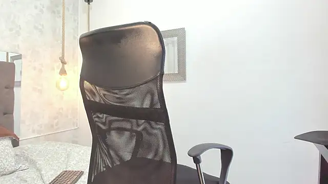 Snapshot of maddy_cooper_ chatting on December 2024 01:14:01 AM maddy cooper online show from December 2024 01:14:01 AM