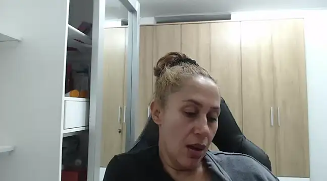 RoxanaLove9 online show from January 2025 03:00:02 AM