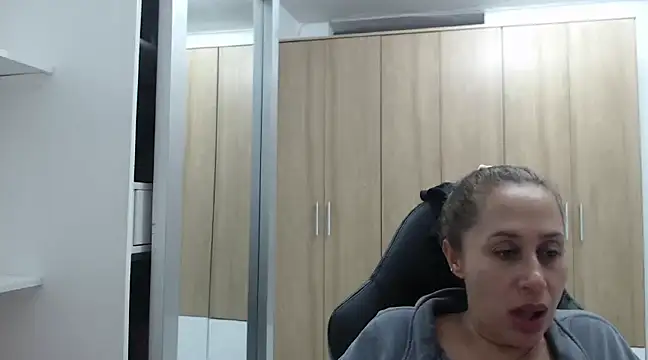 RoxanaLove9 online show from February 2025 12:13:01 AM