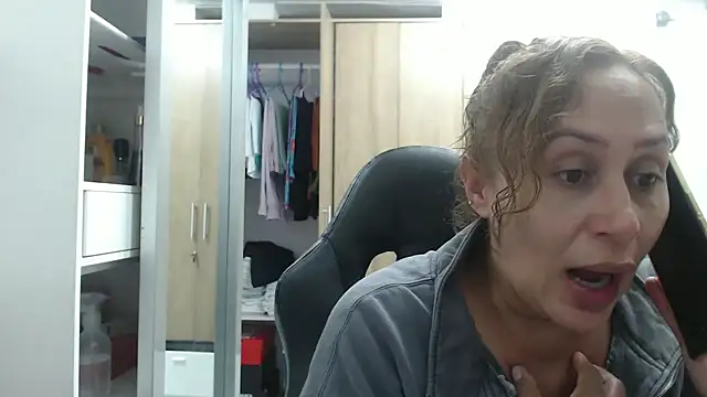 RoxanaLove9 online show from March 2025 02:45:01 AM