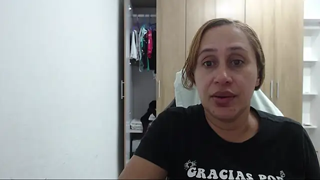 RoxanaLove9 online show from October 2025 11:59:02 PM