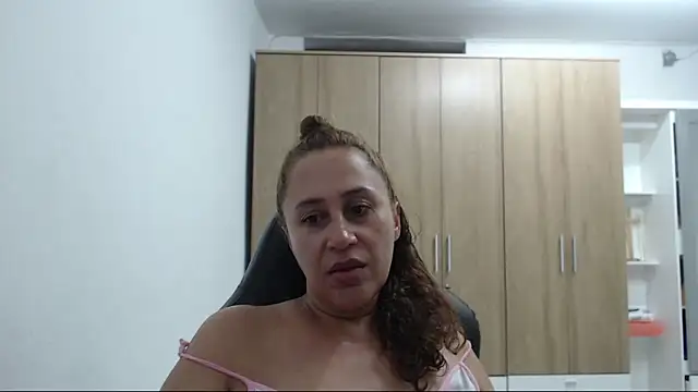 RoxanaLove9 online show from April 2026 02:38:02 AM