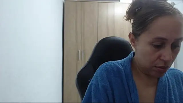 RoxanaLove9 online show from May 2026 11:12:02 PM