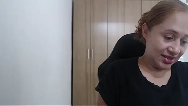 RoxanaLove9 online show from May 2026 05:34:02 PM