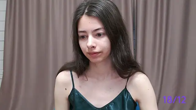 Snapshot of sweet_sweet_angel chatting on December 2024 10:51:02 AM sweet sweet angel online show from December 2024 10:51:02 AM