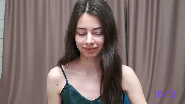 Snapshot of sweet_sweet_angel chatting on December 2024 01:56:01 PM sweet sweet angel online show from December 2024 01:56:01 PM