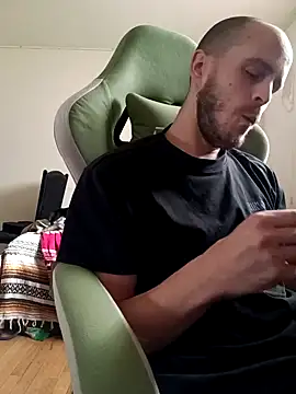 Snapshot of tryinitoutagain chatting on January 2025 07:00:01 PM tryinitoutagain online show from January 2025 07:00:01 PM