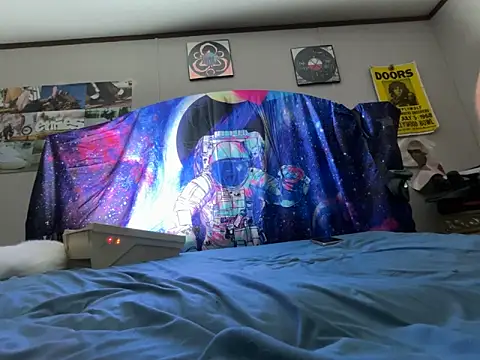 Snapshot of IvanaPlenty chatting on November 2025 01:37:02 PM IvanaPlenty online show from November 2025 01:37:02 PM