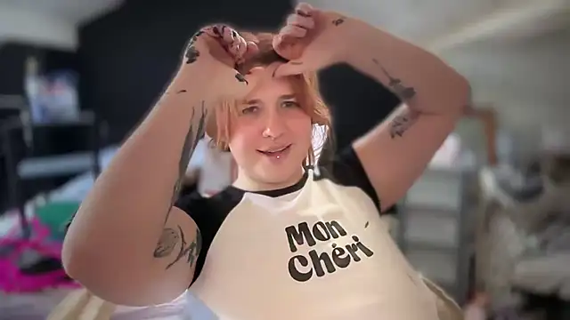 Curvy Rosie99 online show from April 2026 01:41:02 PM