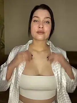 KikiWatson online show from December 2024 11:01:01 PM