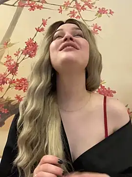 KikiWatson online show from December 2024 06:20:02 PM