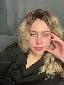 KikiWatson online show from December 2024 04:30:01 PM