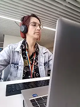 Snapshot of your_red_rose_ chatting on January 2025 04:28:02 PM your red rose online show from January 2025 04:28:02 PM