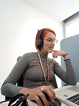 Snapshot of your_red_rose_ chatting on January 2025 03:58:01 PM your red rose online show from January 2025 03:58:01 PM