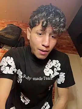LatinBoysxxx online show from May 2026 04:00:01 PM