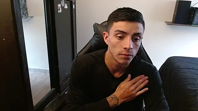 Snapshot of kv___xxx_ chatting on March 2026 06:25:02 PM kv xxx online show from March 2026 06:25:02 PM