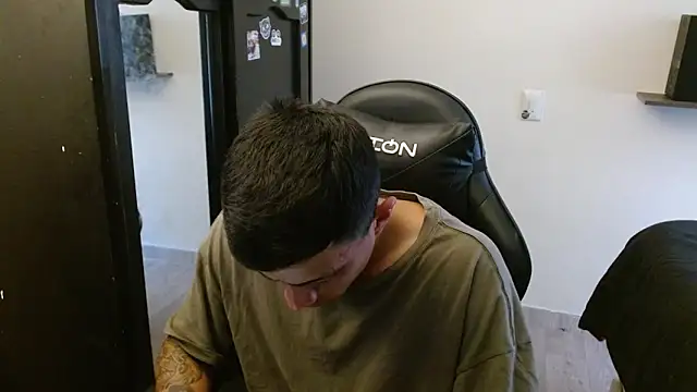 Snapshot of kv___xxx_ chatting on March 2026 05:18:01 PM kv xxx online show from March 2026 05:18:01 PM