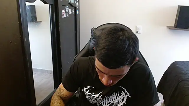 Snapshot of kv___xxx_ chatting on March 2026 06:44:01 PM kv xxx online show from March 2026 06:44:01 PM