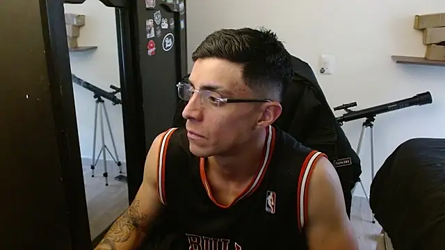 Snapshot of kv___xxx_ chatting on April 2026 07:51:02 PM kv xxx online show from April 2026 07:51:02 PM