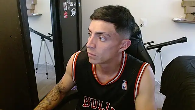 Snapshot of kv___xxx_ chatting on April 2026 06:02:01 PM kv xxx online show from April 2026 06:02:01 PM