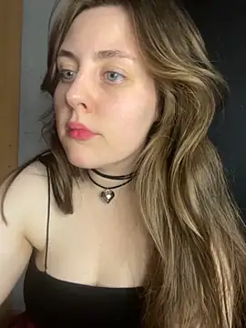 Snapshot of Topvi_ chatting on February 2025 08:11:01 PM Topvi online show from February 2025 08:11:01 PM