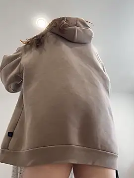 Snapshot of Topvi_ chatting on November 2025 08:23:02 AM Topvi online show from November 2025 08:23:02 AM