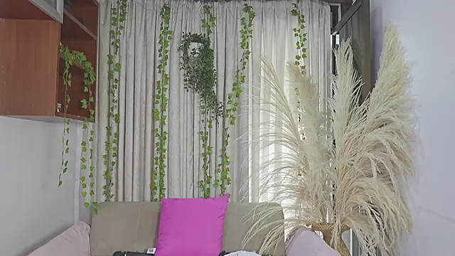 HannaRhodes online show from April 2026 03:23:01 PM