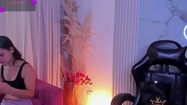 Snapshot of HannaRhodes chatting on April 2026 02:44:02 PM HannaRhodes online show from April 2026 02:44:02 PM