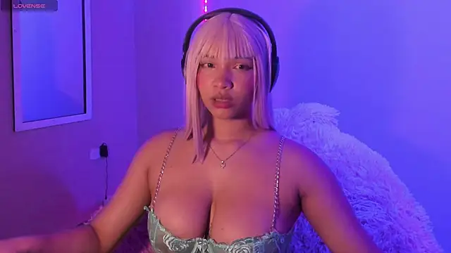 MadelineBenet online show from January 2025 04:32:01 AM