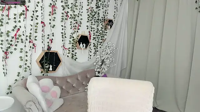 DreamyLuna online show from July 2026 08:17:02 PM