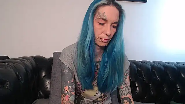 Snapshot of RavenryderUK chatting on December 2024 11:01:01 AM RavenryderUK online show from December 2024 11:01:01 AM