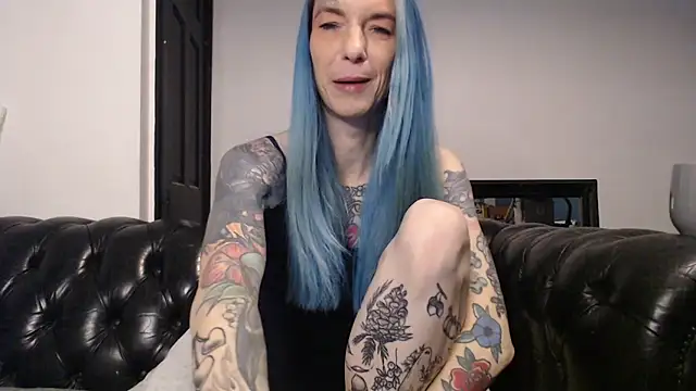 Snapshot of RavenryderUK chatting on January 2025 09:32:02 PM RavenryderUK online show from January 2025 09:32:02 PM