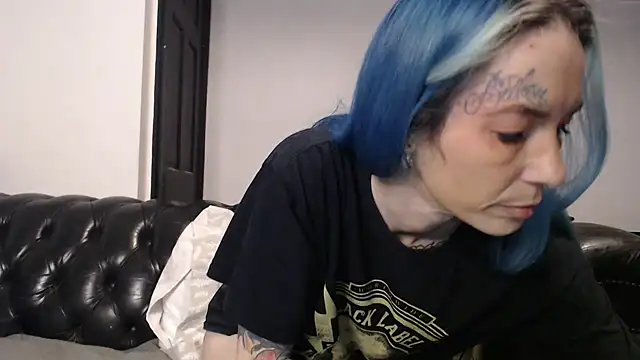 Snapshot of RavenryderUK chatting on January 2025 08:00:02 PM RavenryderUK online show from January 2025 08:00:02 PM