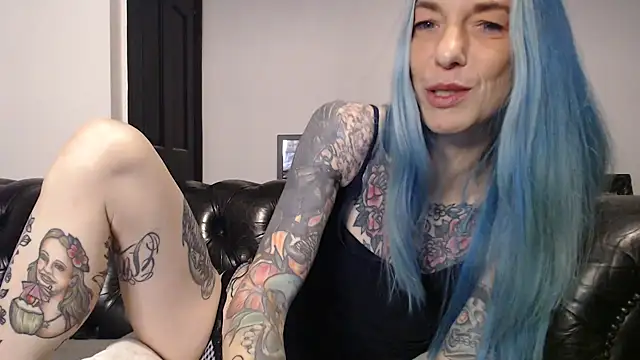 Snapshot of RavenryderUK chatting on January 2025 01:10:02 AM RavenryderUK online show from January 2025 01:10:02 AM