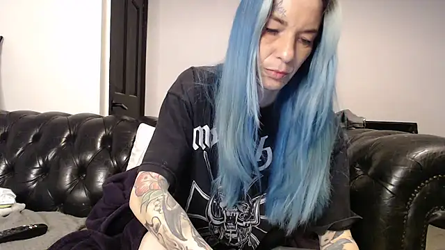 Snapshot of RavenryderUK chatting on January 2025 10:27:02 PM RavenryderUK online show from January 2025 10:27:02 PM