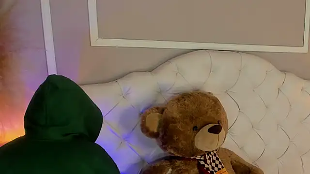 Snapshot of scarlet_hill chatting on December 2024 07:00:02 PM scarlet hill online show from December 2024 07:00:02 PM