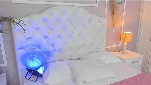 Snapshot of scarlet_hill chatting on March 2025 02:15:02 AM scarlet hill online show from March 2025 02:15:02 AM